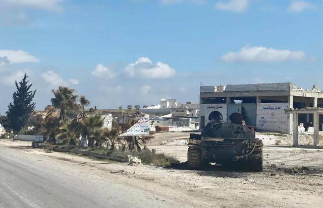 朱拉尼下令，6大精锐师开火，以军狂轰叙坦克，中东火药桶又炸了