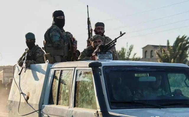 朱拉尼下令，6大精锐师开火，以军狂轰叙坦克，中东火药桶又炸了