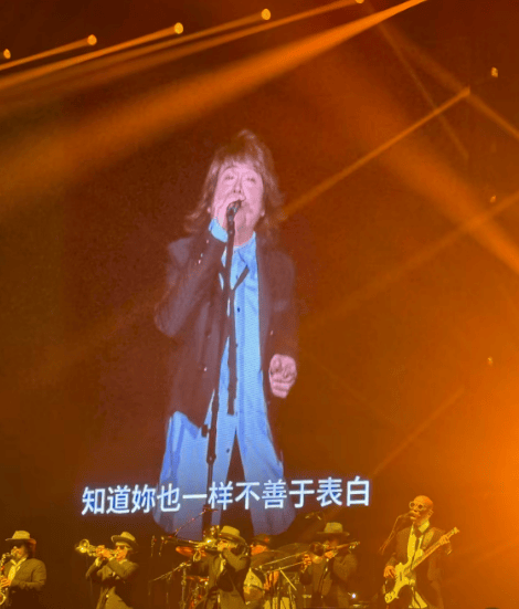 一觉醒来,一大批青岛人嗓子哑到说不出话!上万人喊了几小时还不算完,齐声要求:加班,加班,加班