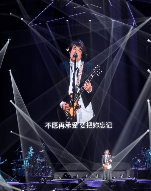 一觉醒来,一大批青岛人嗓子哑到说不出话!上万人喊了几小时还不算完,齐声要求:加班,加班,加班