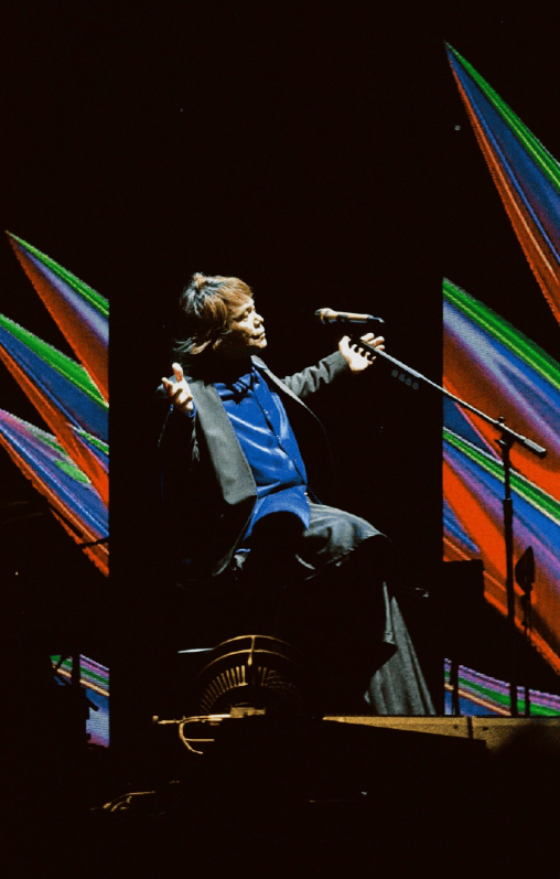 一觉醒来,一大批青岛人嗓子哑到说不出话!上万人喊了几小时还不算完,齐声要求:加班,加班,加班