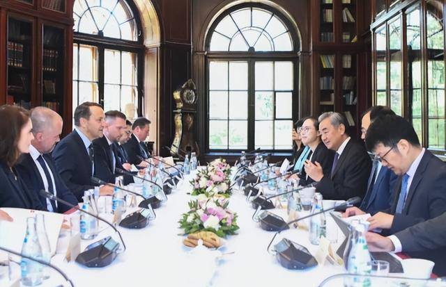 波兰承诺：确保中欧班列畅通！勒索中国一石三鸟，我们如何破局？