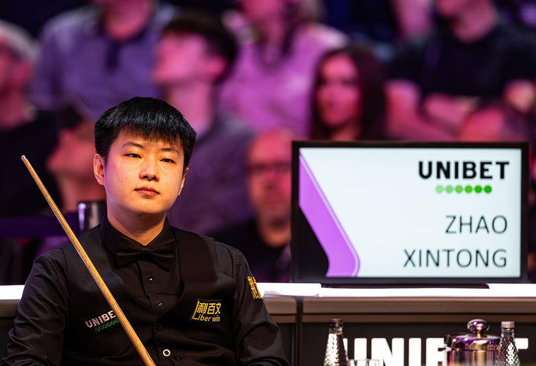 斯诺克英国公开赛｜遇强则强！赵心童横扫前世锦赛冠军