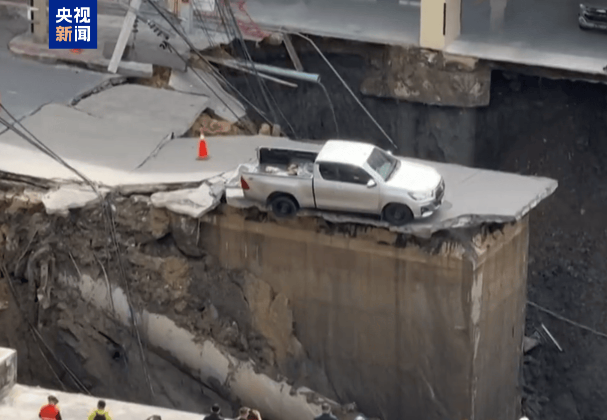 早安!世界丨泽连斯基:乌克兰决定开放武器出口;美国正式公告:征收欧盟汽车15%关税