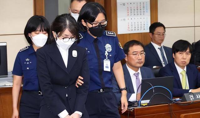 李在明终于成功复仇,把曾权势滔天的检察厅,亲自送到了尽头