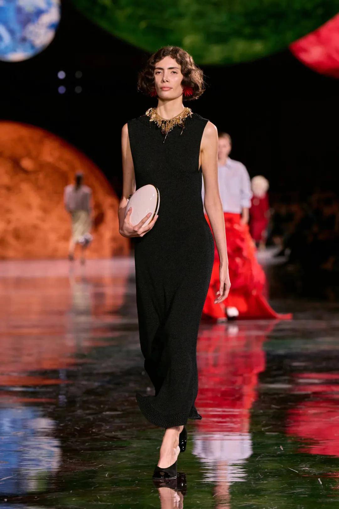 周迅、窦靖童、刘雯、井柏然同框围观香奈儿的新秘密