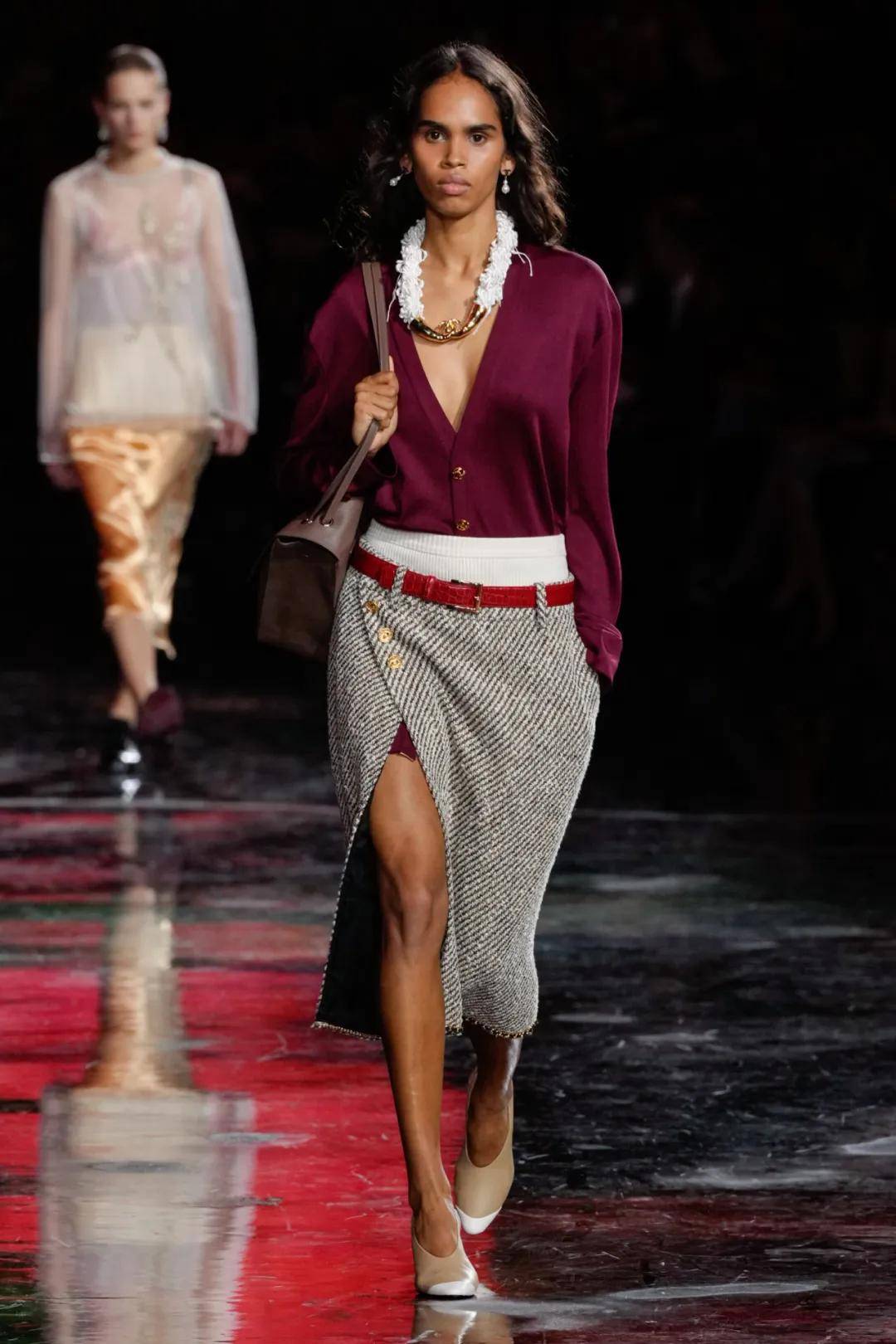 周迅、窦靖童、刘雯、井柏然同框围观香奈儿的新秘密