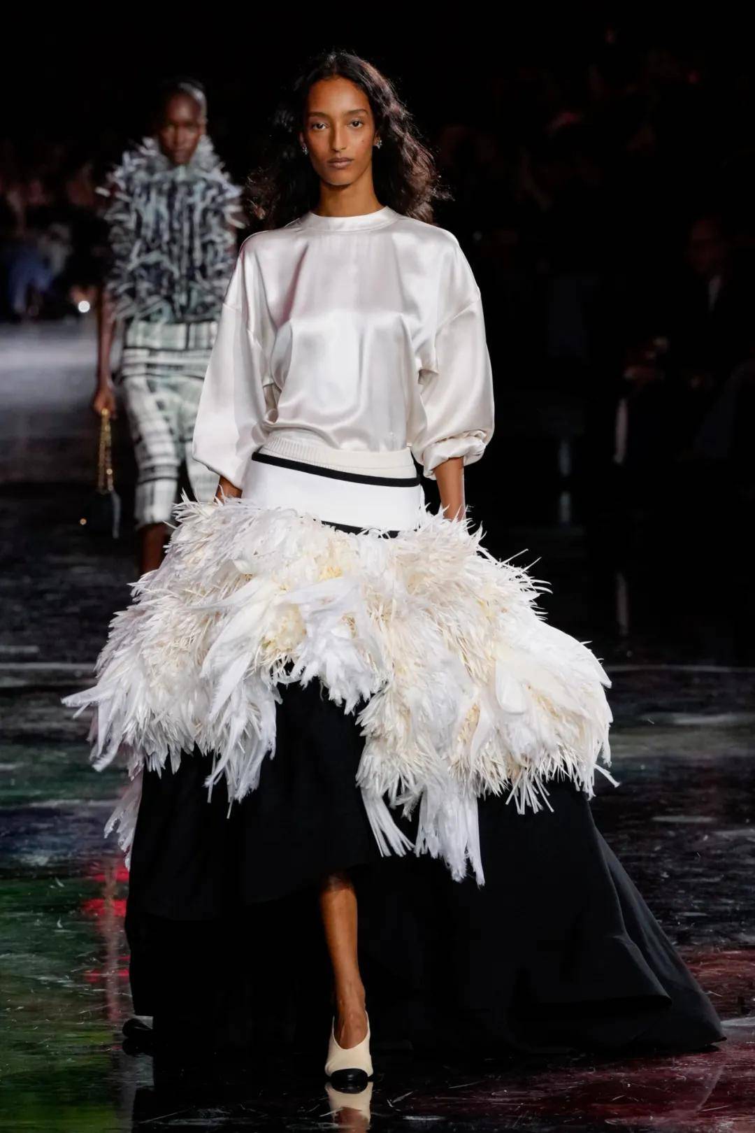 周迅、窦靖童、刘雯、井柏然同框围观香奈儿的新秘密