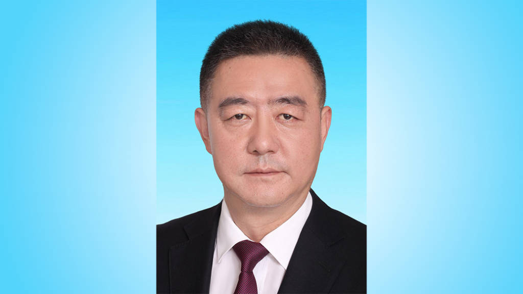 去年出任巴中市委常委、常务副市长的李本勇，已转岗市人大