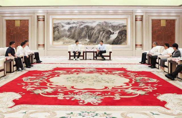 王兴兴回老家，与市长畅谈，还与市政府签了战略合作协议