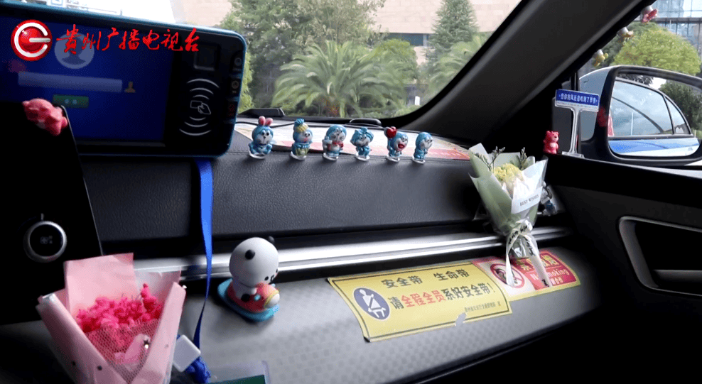 宛如“童话世界”般的出租车，你坐过吗？快来看“00”后小伙儿，打造的“浪漫满屋”