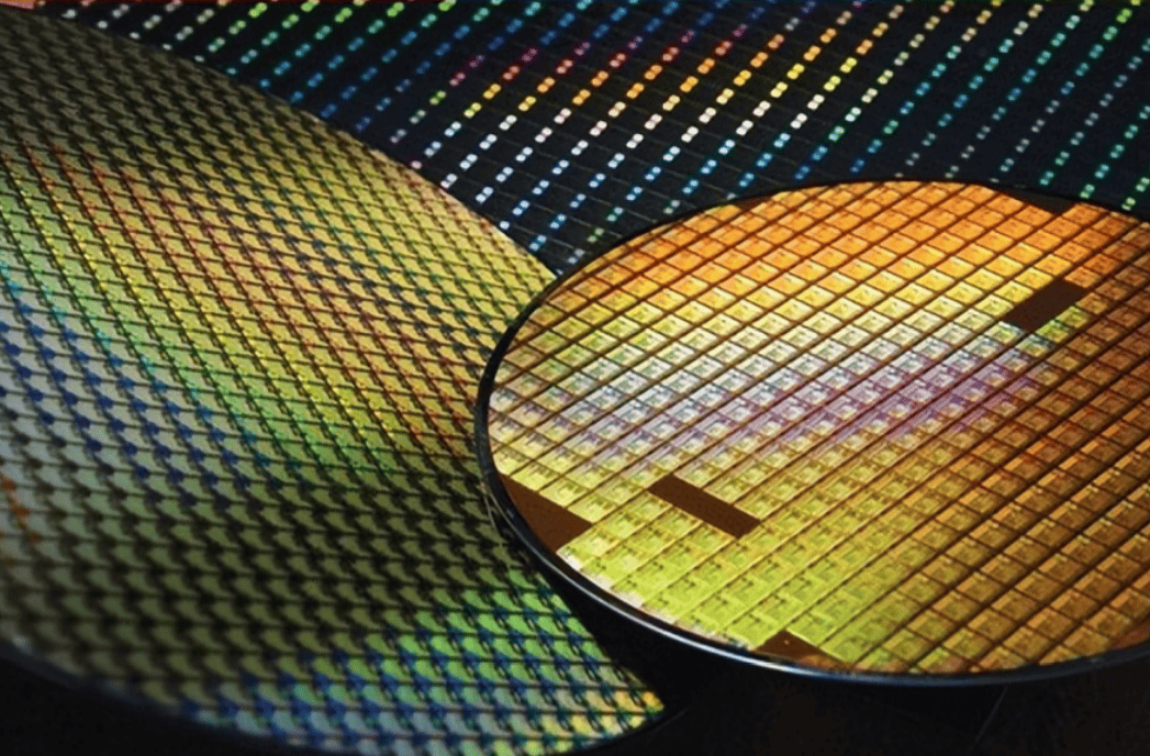 一天之内，中国商务部接了2个电话，一个来求饶，另一个来认错