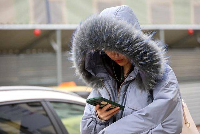 羽绒服里穿薄点才暖和！一个超简单的穿搭技巧，快收藏