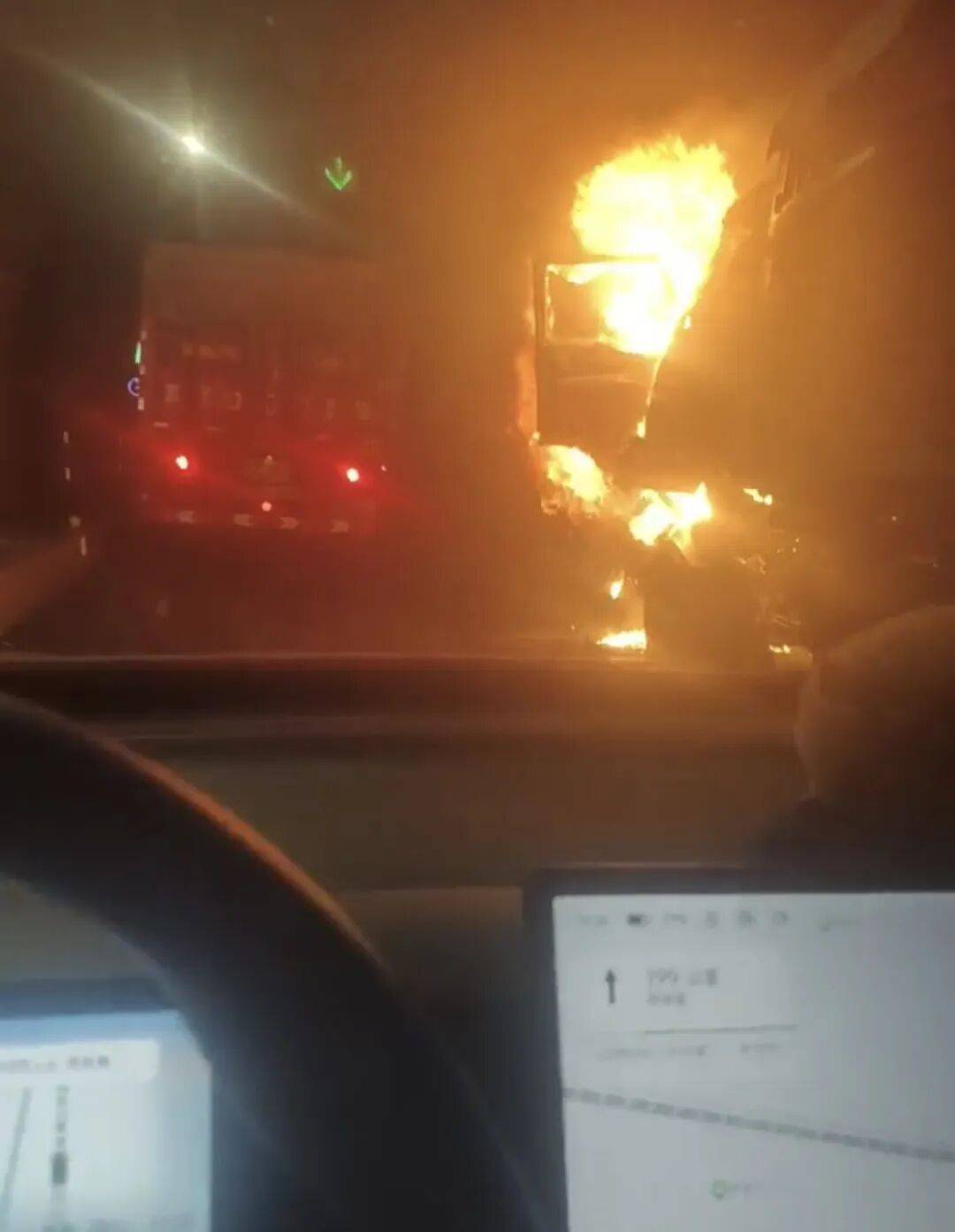 “妈，我可能出不去了……”菏泽00后小伙打电话给母亲留完遗言，在火海浓烟中仗义救人！